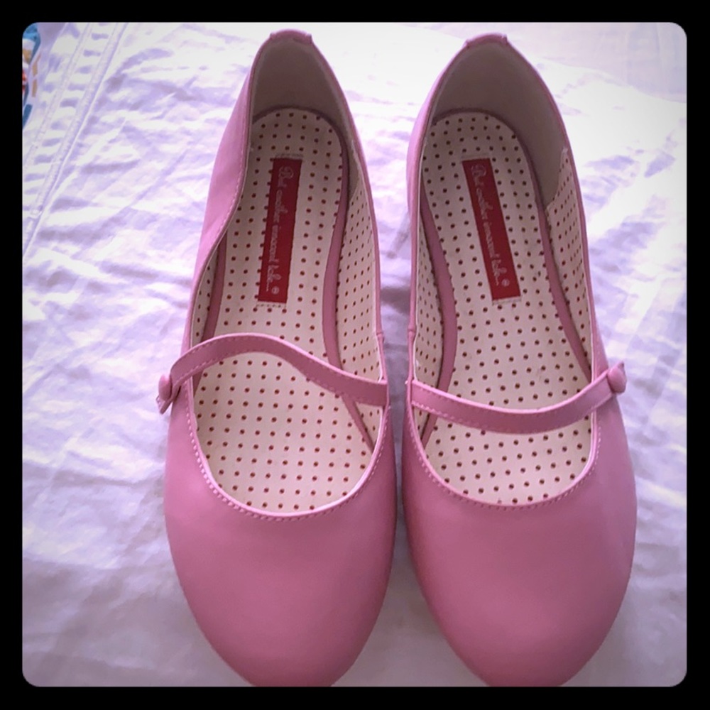Sz 8 1/2 shoes